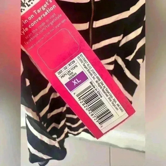 xhilaration Black and Beige Striped Top, Size Xl/ TG - Picture 6 of 7